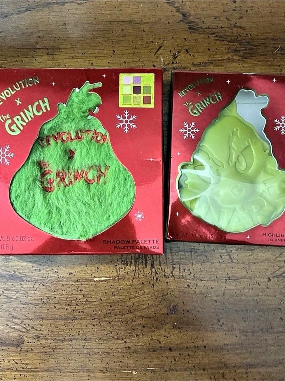 Revolution The Grinch collaboration Green Shadow Palette & Highlighter New